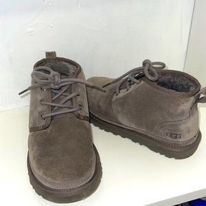 gray ankle uggs